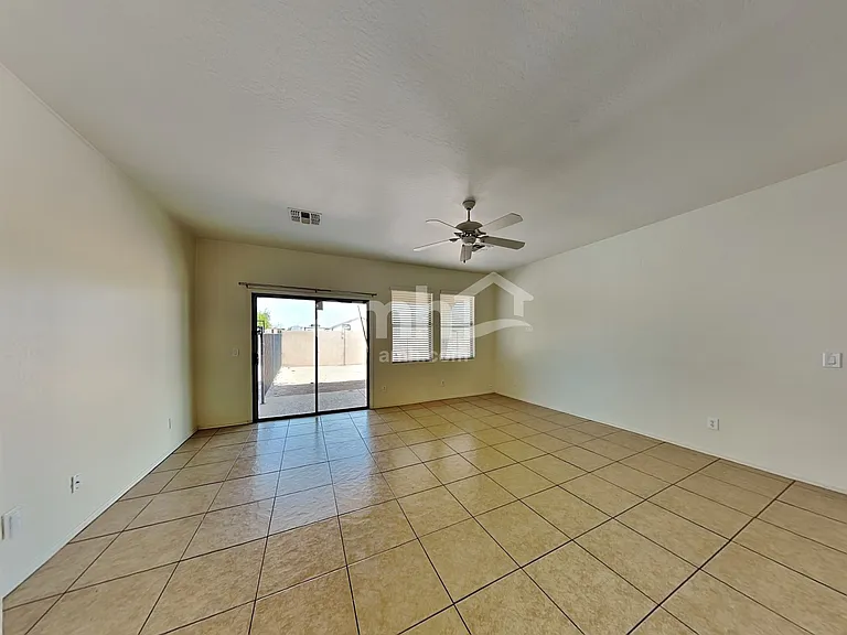 2827 S 74th Dr — Photo 6