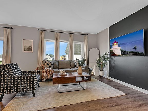 5th image of 4465 86th St NE