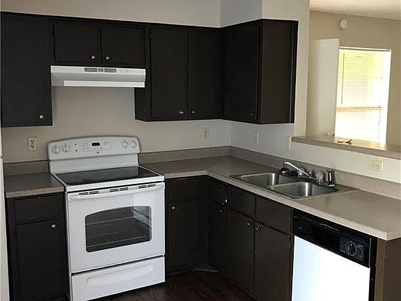 4th image of 711 Wellesley Ct APT D