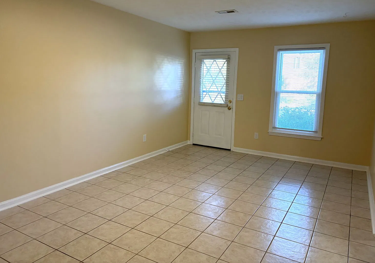 422 Lennon Drive — Photo 3