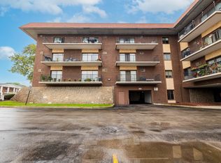 9520 Mayfield Ave #311, Oak Lawn, IL 60453