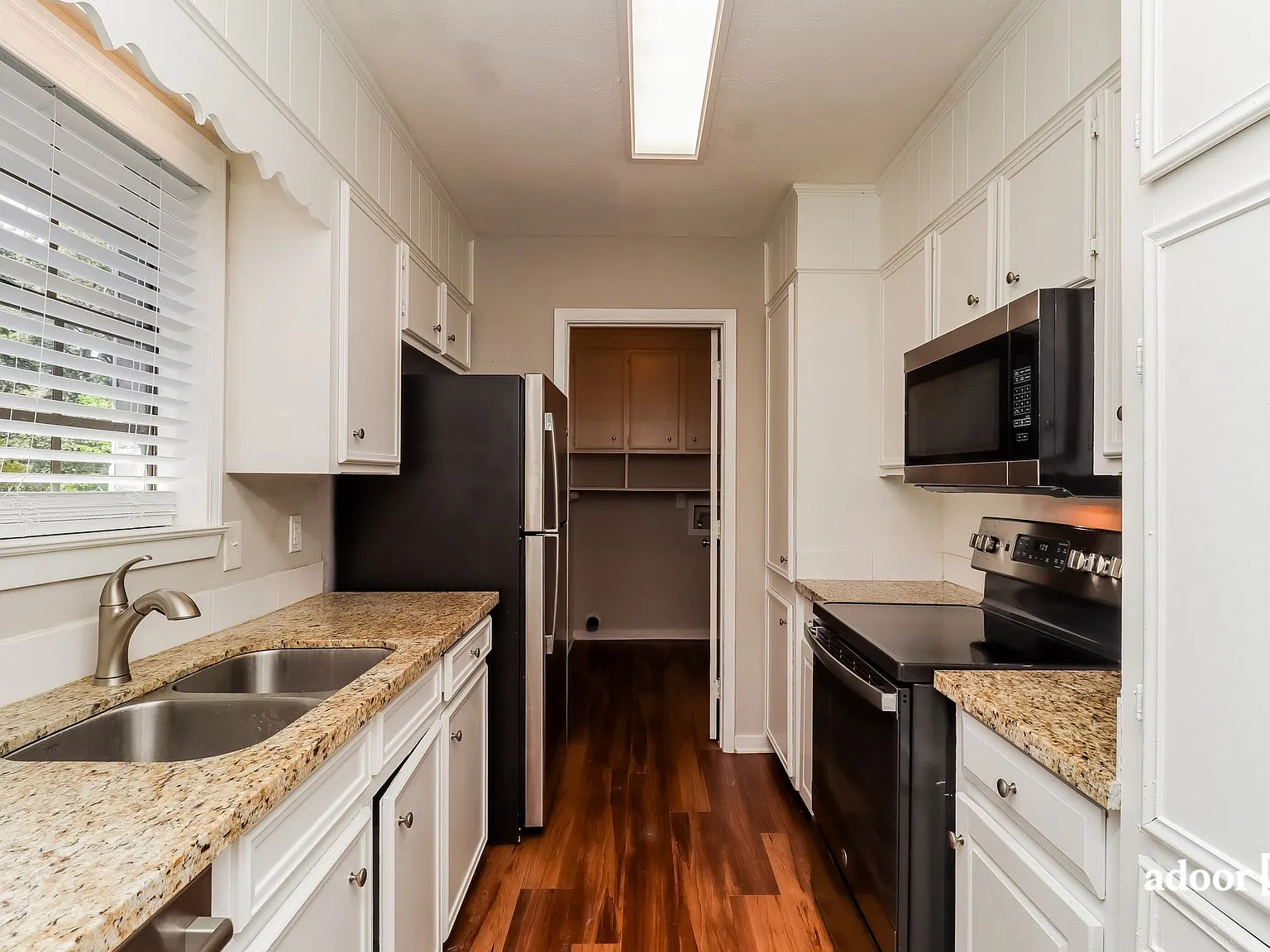 4 bed, 2.0 bath, 1800 sqft, $1,995 — Photo 4
