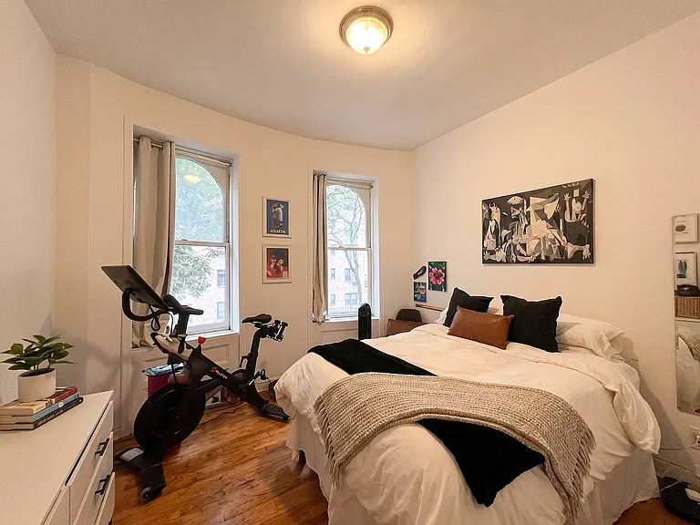 153 E 18th St #5 — Photo 3