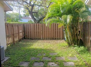 10704 NW 10th St, Hollywood, FL 33026