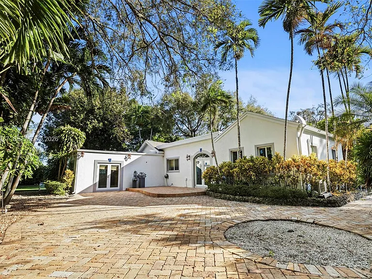 7975 Sunset Dr — Photo 37