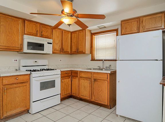 3rd image of 3201 W Armitage Ave