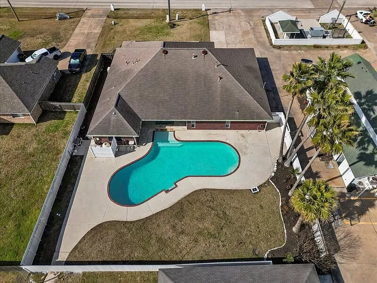 2421 Caroline St — Photo 36