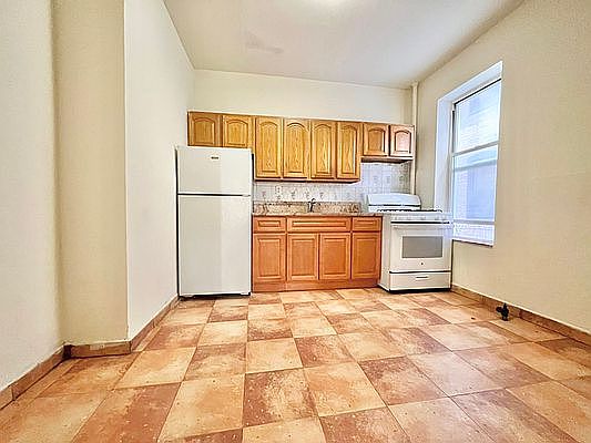 2nd image of 2574 37th St APT 3