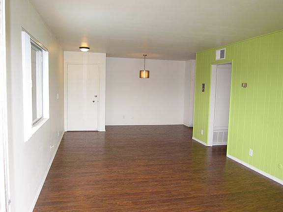 Living Room?Dining Area 