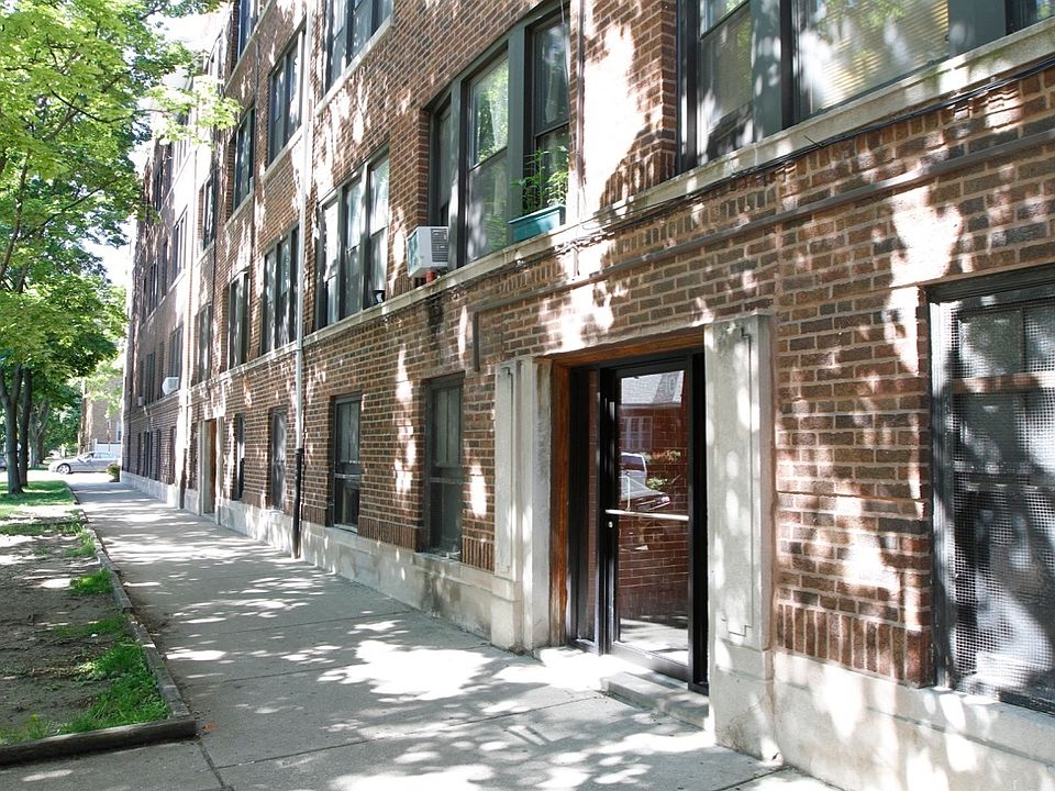 1st image of 6210 N Hermitage Ave #1