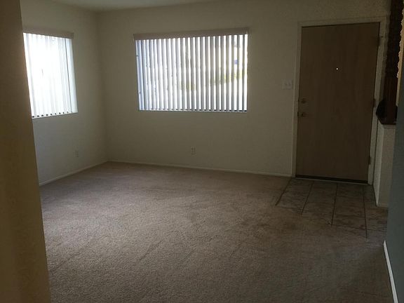 3rd image of 13216 Mountain Pl NE APT D