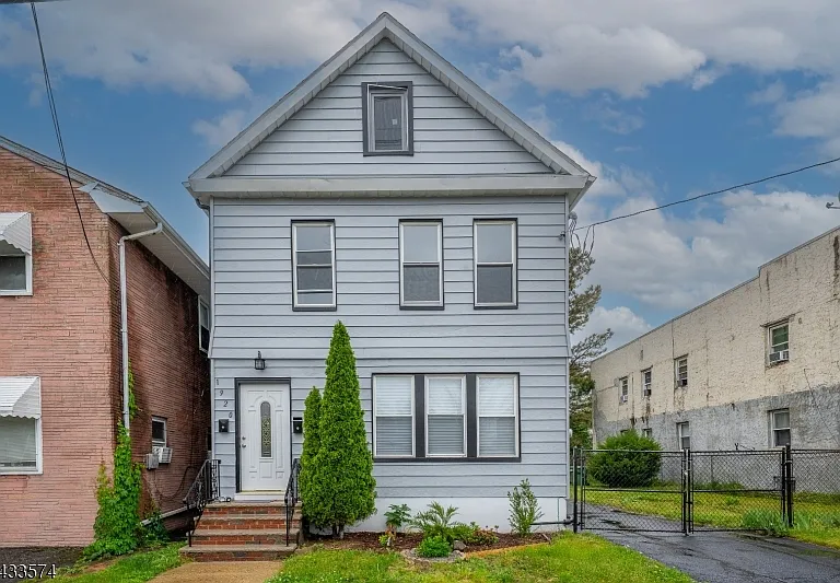 1920 S Wood Ave #1 — Photo 9