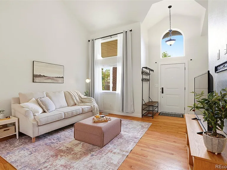 3501 S Ivanhoe St — Photo 4