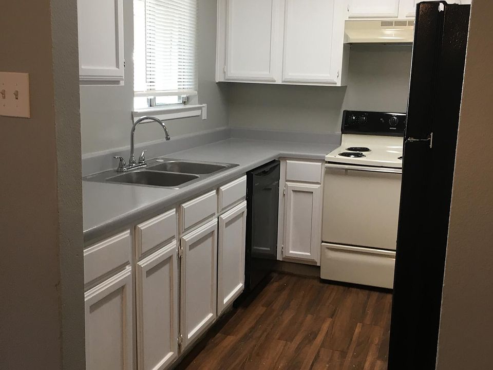 1st image of 7313 Gulf Fwy APT 703
