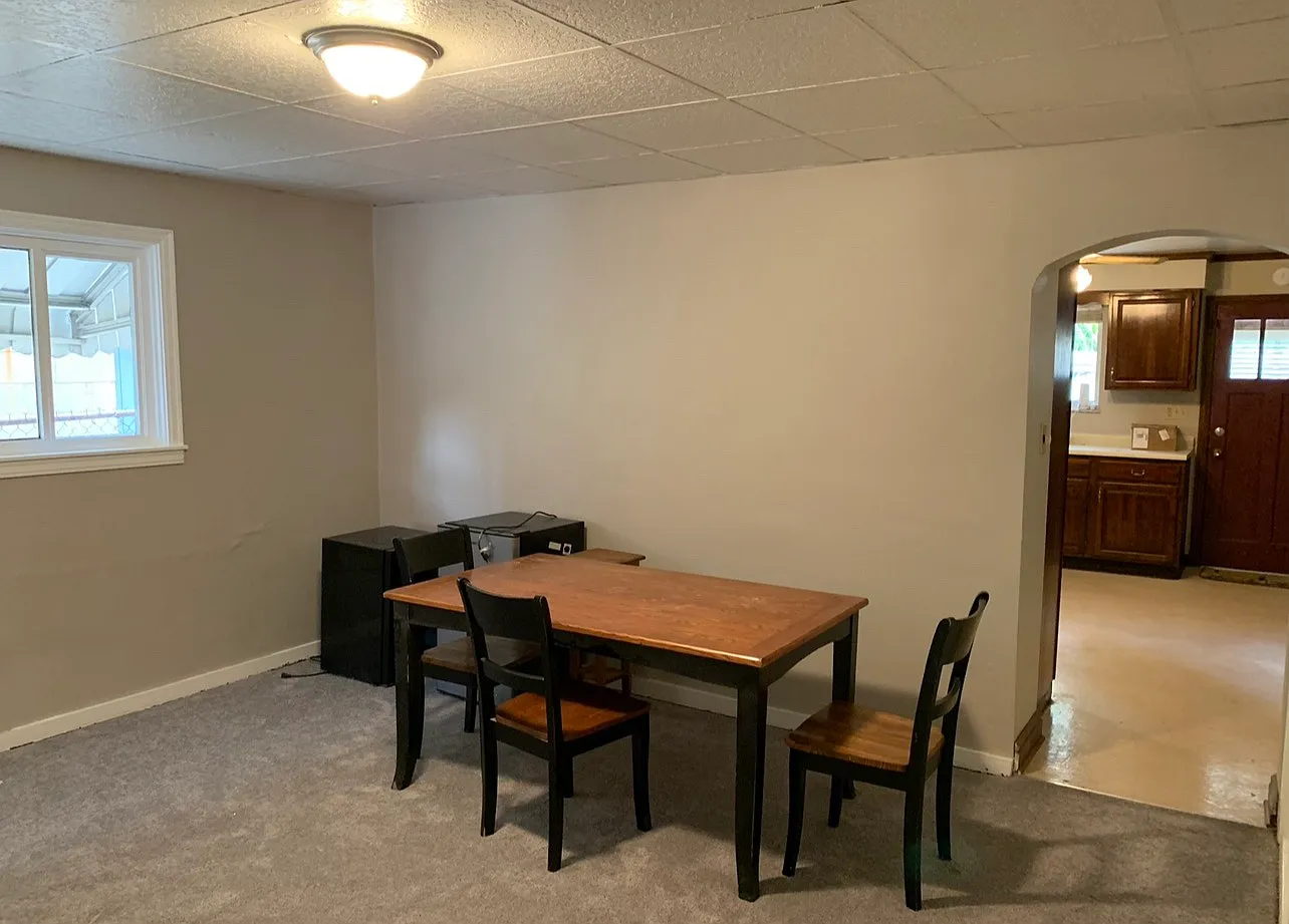 4 bed, 2160 sqft, $2,400 — Photo 4
