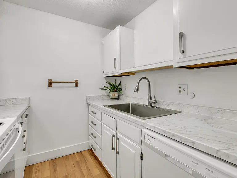2308 O St NE — Photo 7