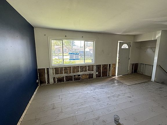 4th image of 437 Normal Ave