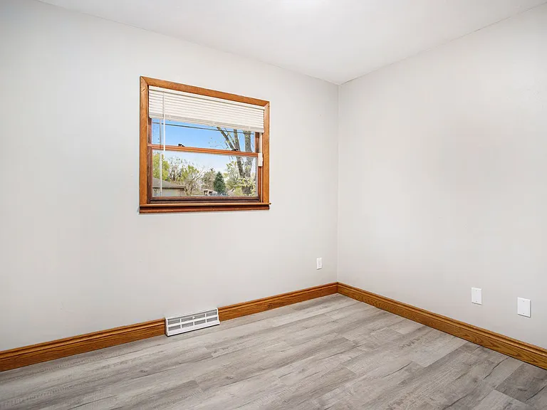 1679 Rosedale Ave — Photo 12