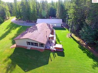 563 Laurie Ln, Naples, ID 83847