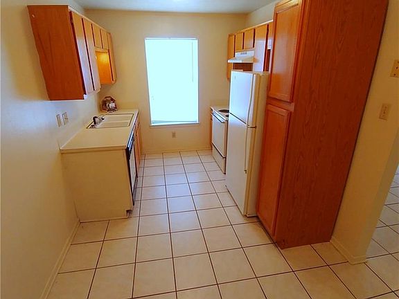 4th image of 701 San Saba Dr