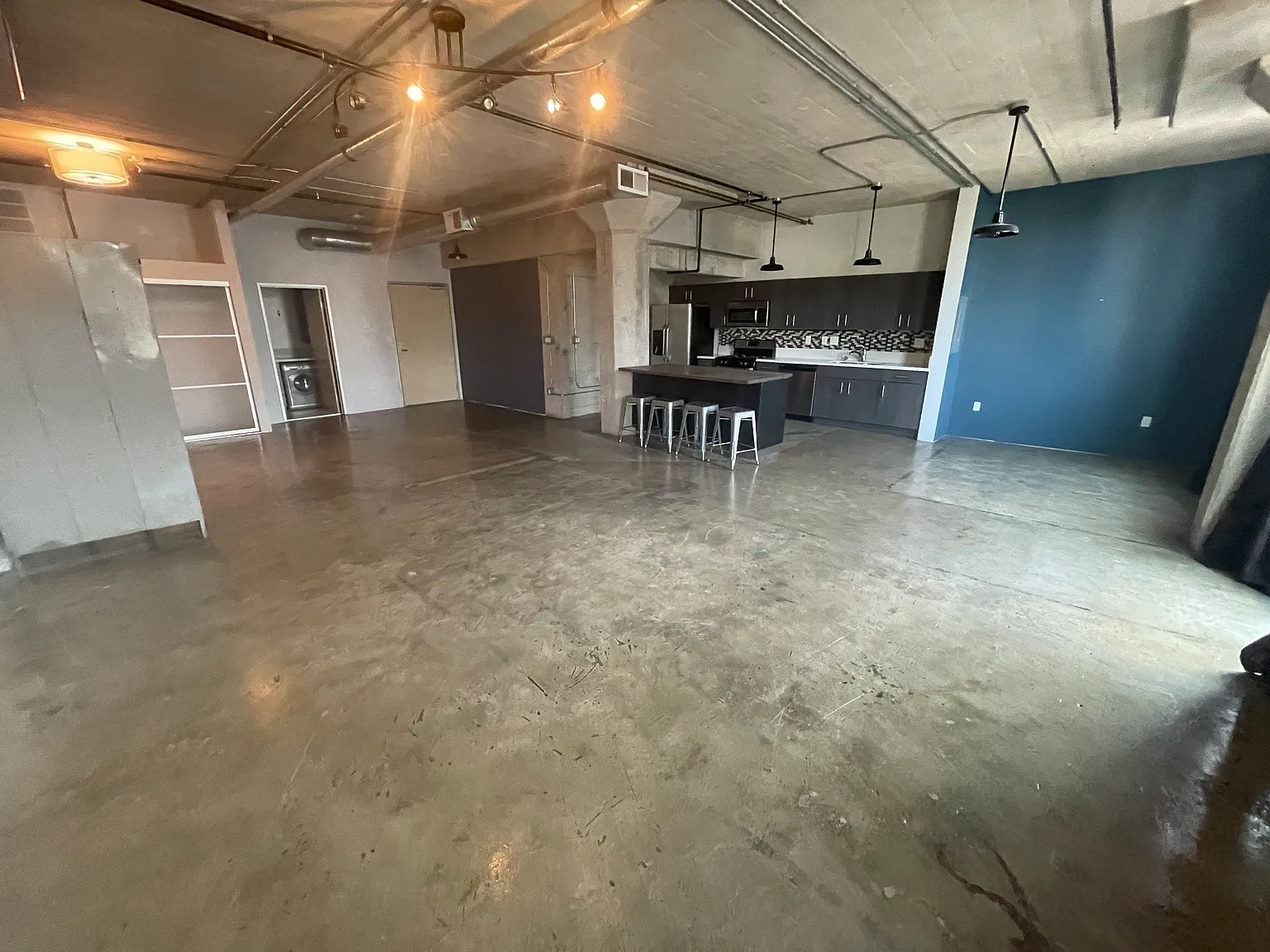 1 bed, 1050 sqft, $3,250 — Photo 3