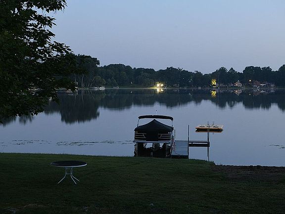 4th image of 7811 Lakeshore Dr
