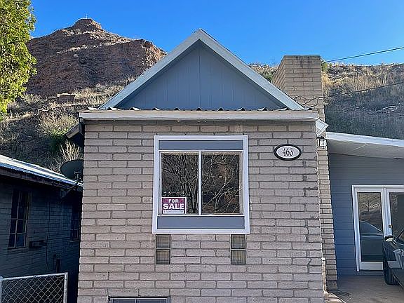 Front wndw.Storage basement.