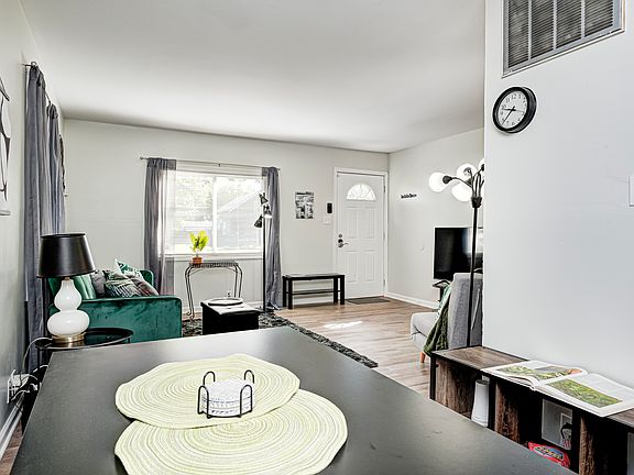 3rd image of 2220 Villa Ave