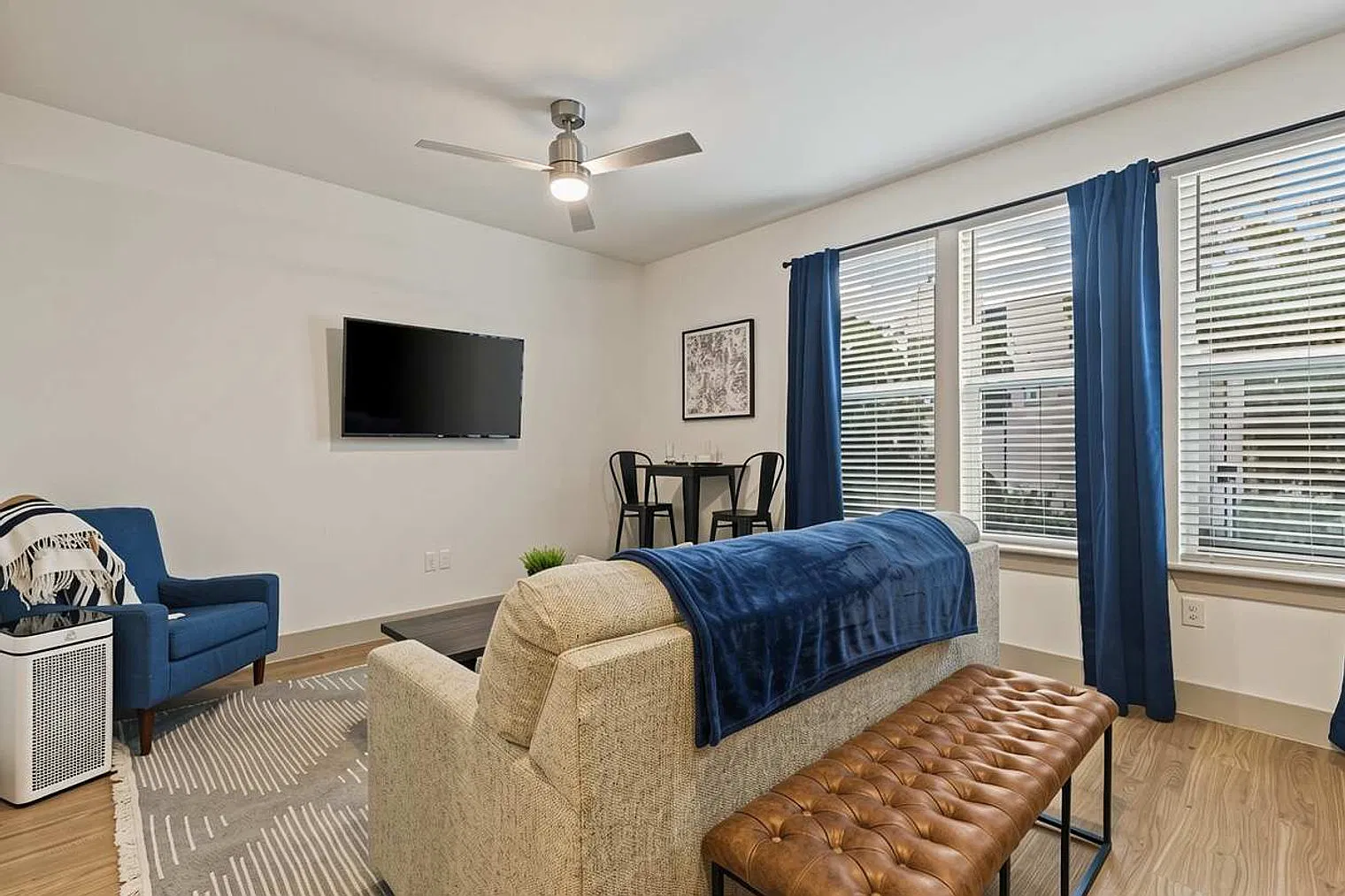 1 bed, 1.0 bath, 581 sqft, $1,766 — Photo 2