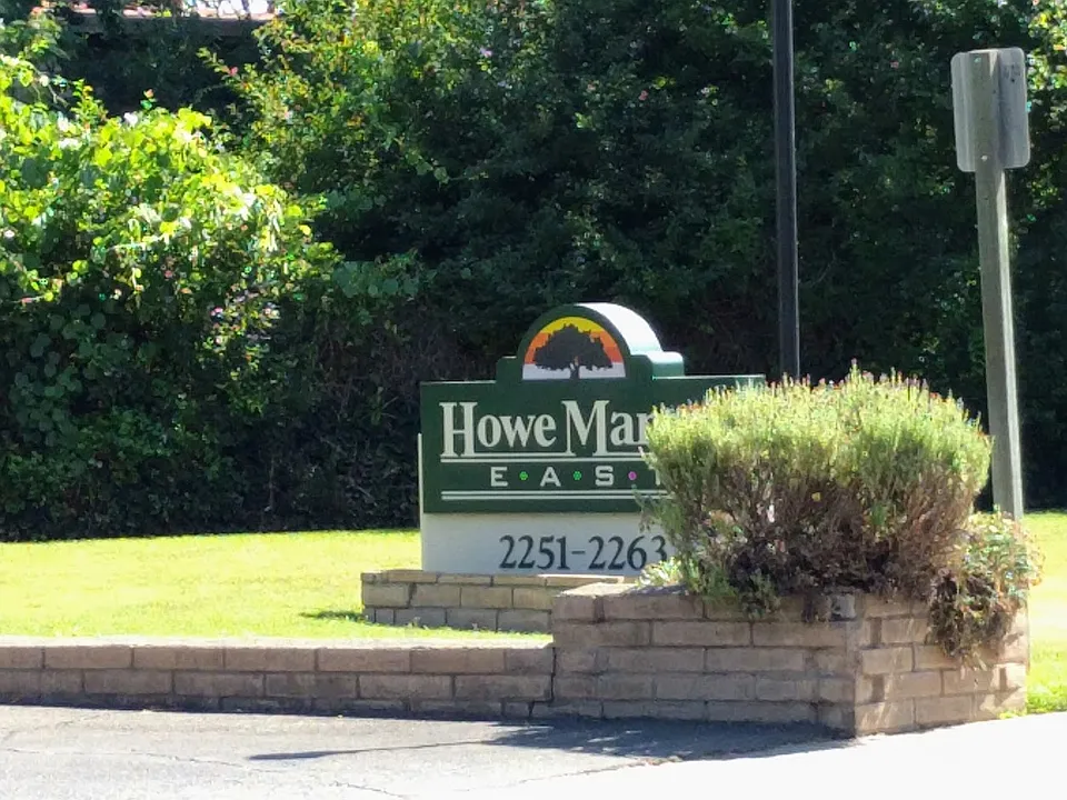 Howe Manor East Apartments