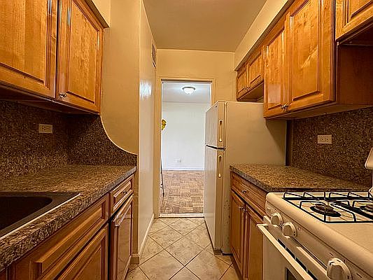 3rd image of 162-15 Highland Ave #6M