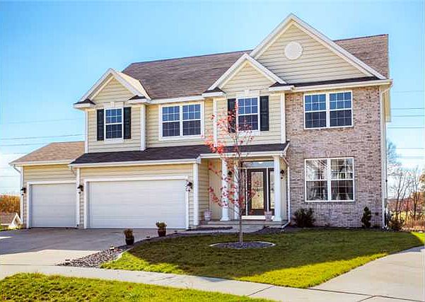 1st image of 920 SE Deerfield Ln