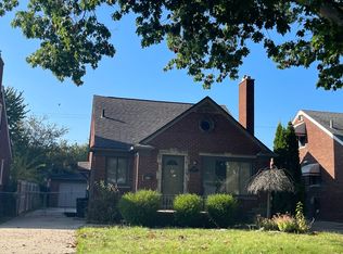20616 Lochmoor St, Harper Woods, MI 48225
