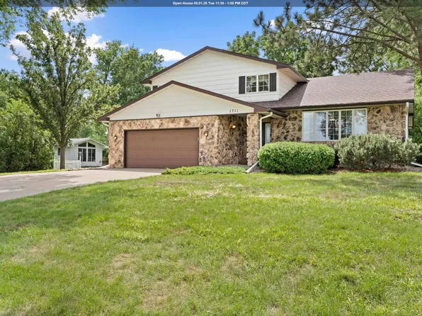 1711 E Main St, Vermillion, SD 57069