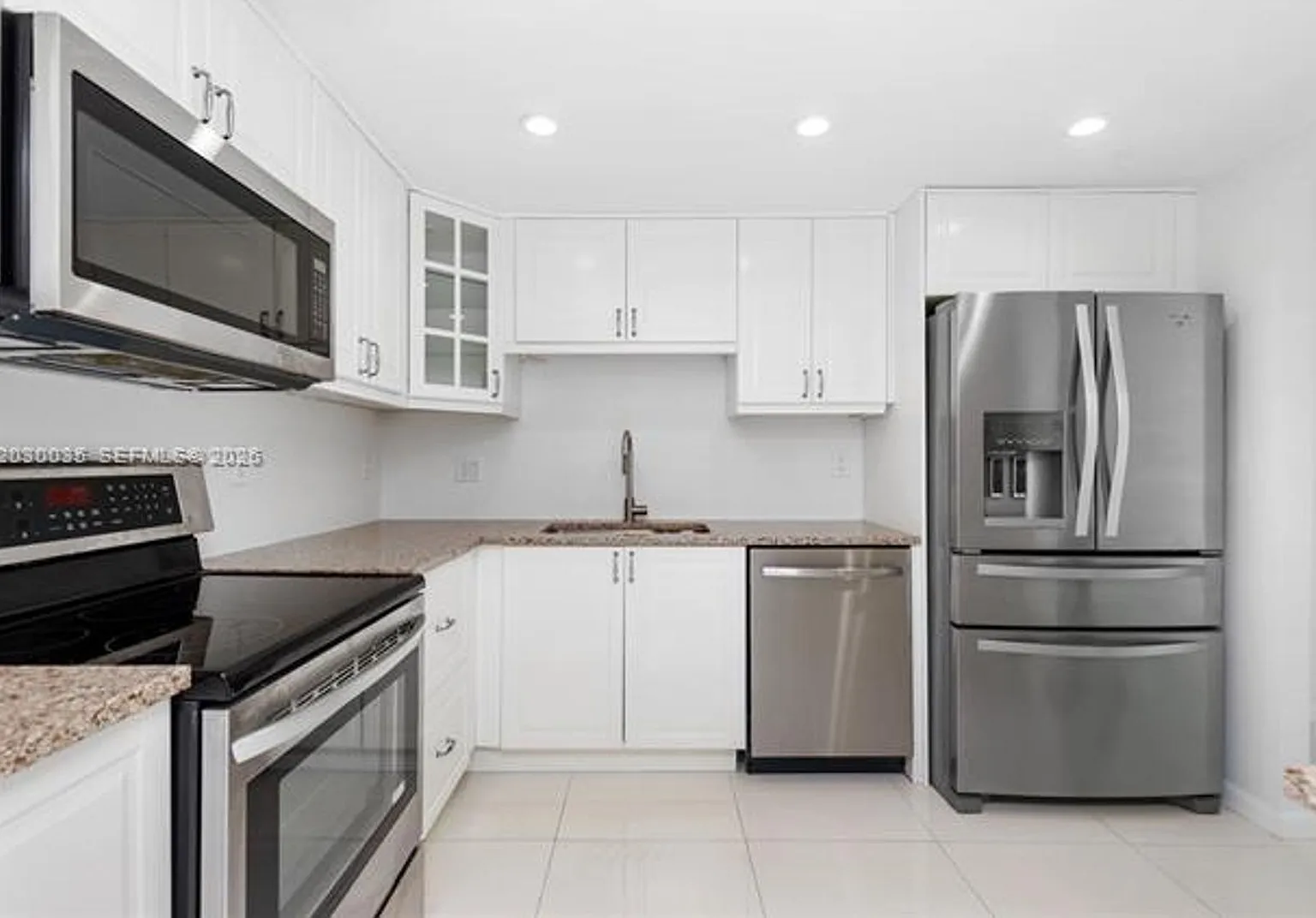 210 Sea View Dr cu-207, Key Biscayne, FL 33149 — Photo 1