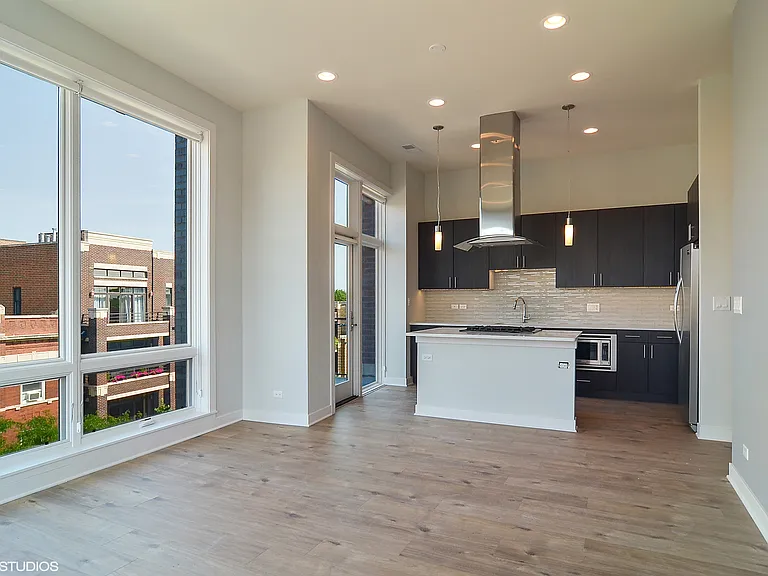 1507 W Carmen Ave #2E — Photo 4