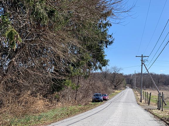 4th image of 15 Lockwood Ln