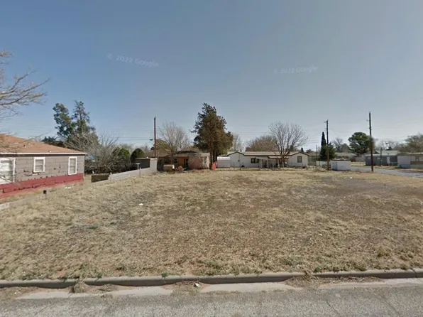 902 NE 1st Pl, Andrews, TX 79714