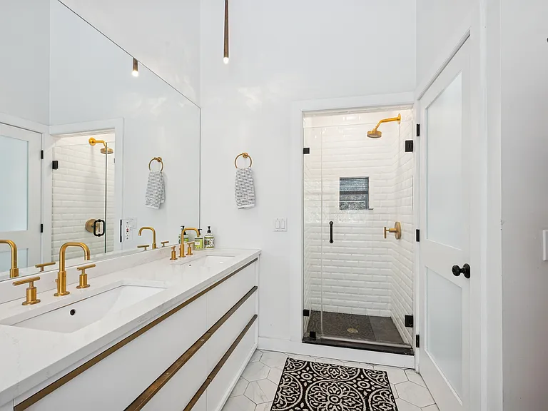 74 Lakeside Ln — Photo 10