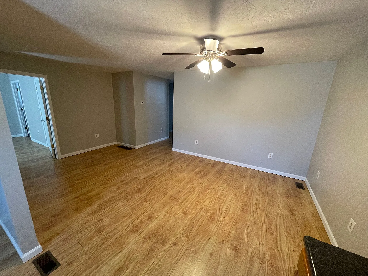 3 bed, 2.0 bath, 1200 sqft, $1,100 — Photo 1