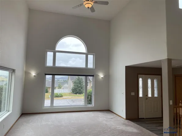 633 Maple Dr, Spearfish, SD 57783