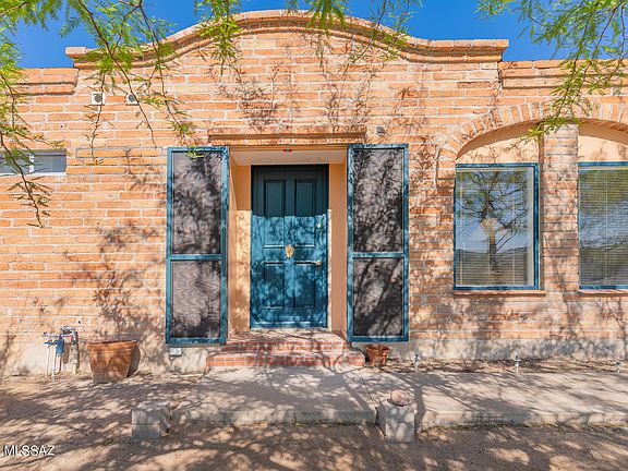 3rd image of 602 N La Cholla Blvd