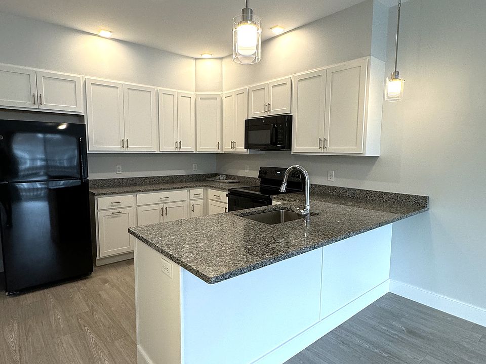 1st image of 118 Old Colony Ave #118