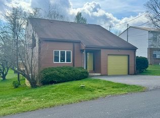 126 1st St, Beckley, WV 25801