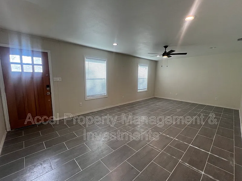 2 bed, 2.0 bath, 1388 sqft, $1,550 — Photo 4