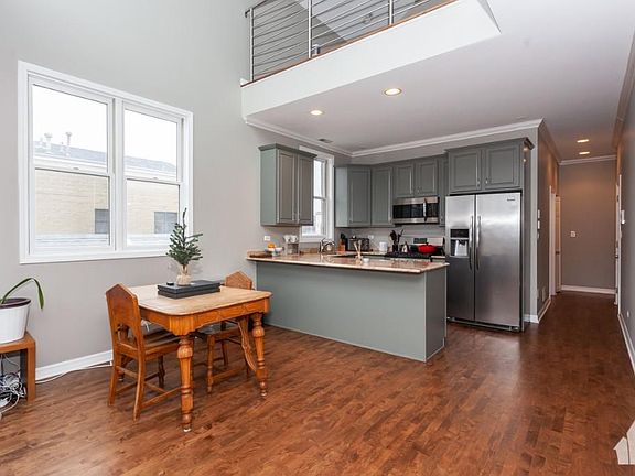 2nd image of 916 N Wood St #2