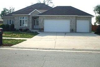 1st image of 800 Pheasant Ln