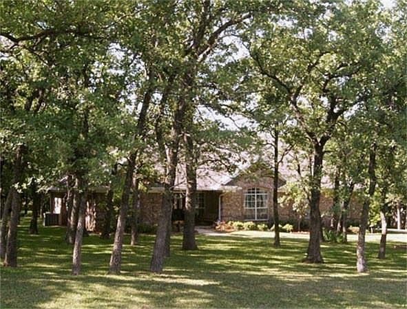 1st image of 529 Post Oak Dr