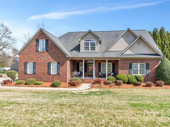 1540 Eden Glen Dr, Dallas, NC 28034