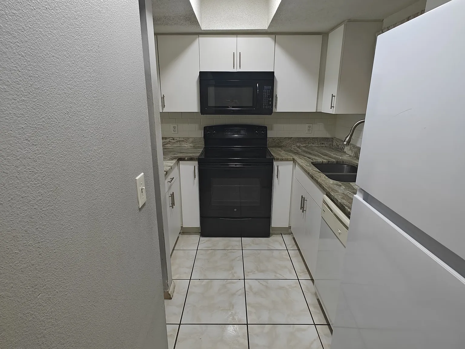 5170 Tennis Court Circle — Photo 4